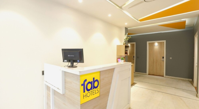 FabHotel JHS Studio, Забронировать Отель Гургаон Gurgaon Region, рядом с Улица Гольф-Корс-роуд
