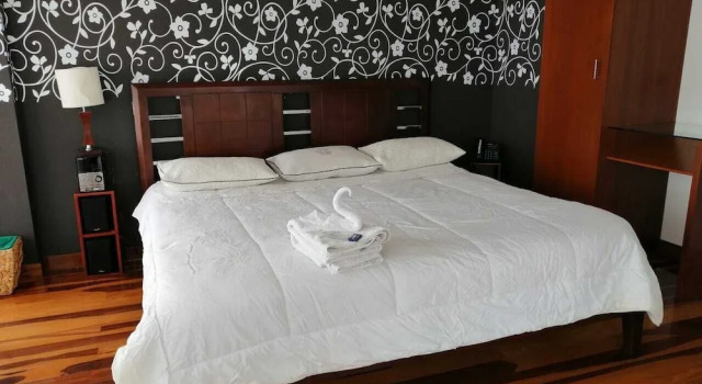 Полулюкс Hotel Torre De Cristal