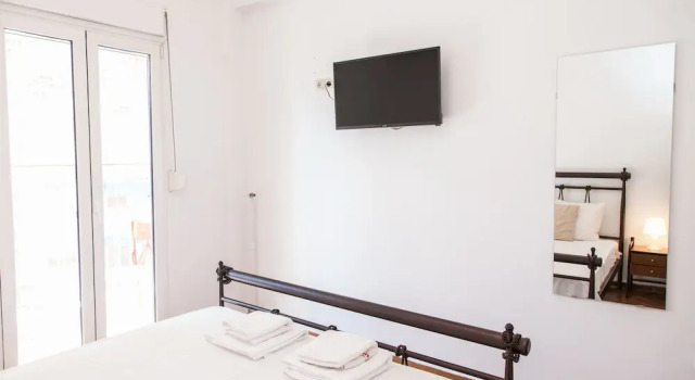 Beautiful new decorated apt in Athens