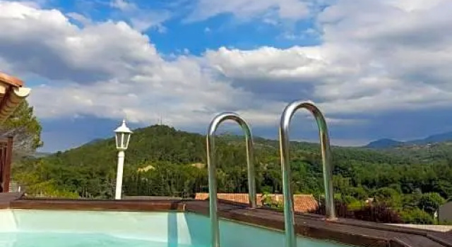 Chez Bernard et Rosina, Забронировать Отель Эспераза Корбьер, рядом с Музей шляп Эсперазы