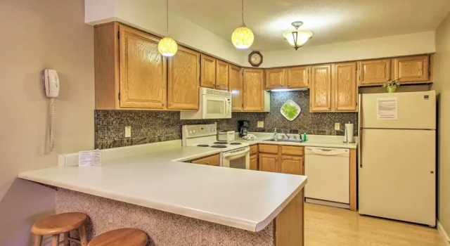 Апартаменты Lincoln Resort Condo w/ Pool Access - Near Hiking!