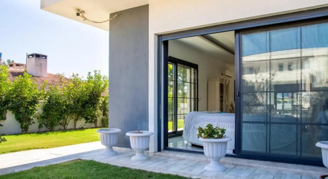 Вилла Sleek Villa with Private Pool and Garden in Cesme