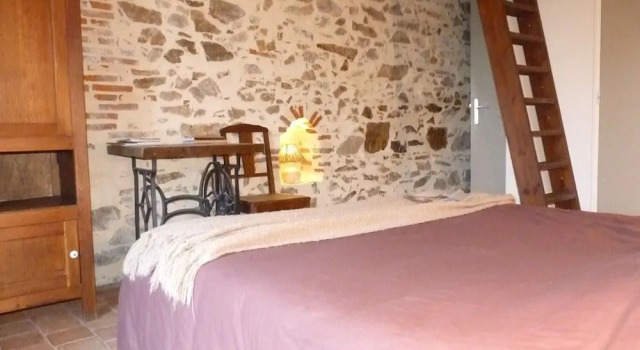 Chambres dhôtes Le Château Rouge, Забронировать Отель Севрмуан 