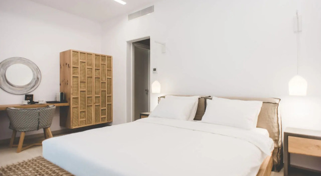 Super Paradise Hotel