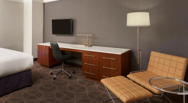 Номер для гостей с ограниченными возможностями Hilton Toronto Airport Hotel & Suites