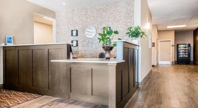 Comfort Inn & Suites, Buchen Sie Hotel Hotels in British Columbia mit Pool, Schwimmbad