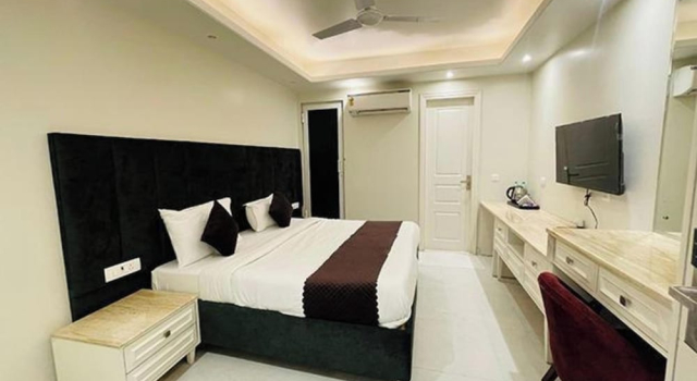 Номер Premium Fabhotel Lands Inn