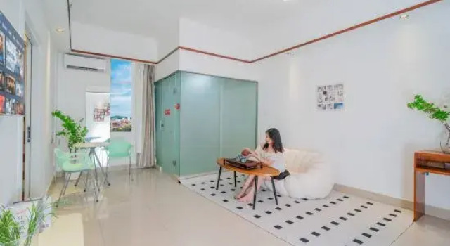 Люкс Deluxe Zhonghui Fashion Hotel Maoming