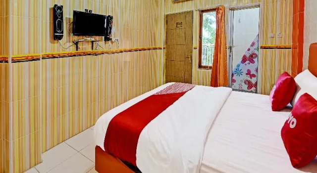 Camera Deluxe Collection O 91489 Hotel Tanjung Permata