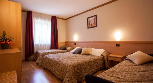 Четырёхместный номер Standard Hotel Vittoria