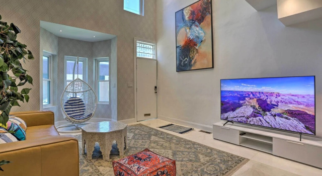 Upscale + Unique Townhome in University City!, Забронировать Апартаменты/квартира Отели Филадельфии с парковкой, рядом с Dental Museum, Парковка