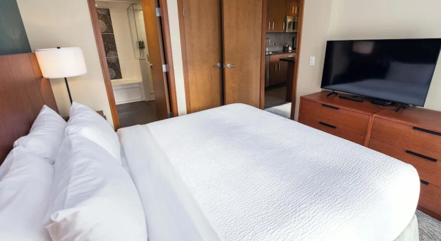 Люкс c 1 комнатой с балконом Sutton Place Hotel Revelstoke Mountain Resort