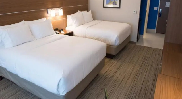 Четырёхместный номер Standard Holiday Inn Express & Suites Dayton North - Vandalia by IHG