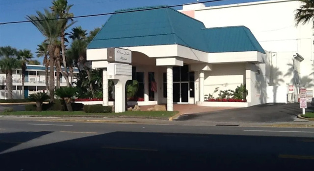 Ocean Jewel Condo Unit 303, Забронировать Курортный отель Дейтона-Бич Daytona Beach Area, рядом с Теннисный центр City Island