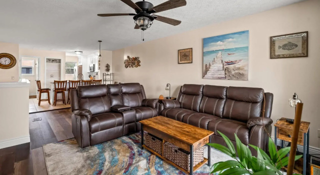 D's Beach Retreat - 2 bedroom townhome in front of Schooners with gulf views & private hot tub!