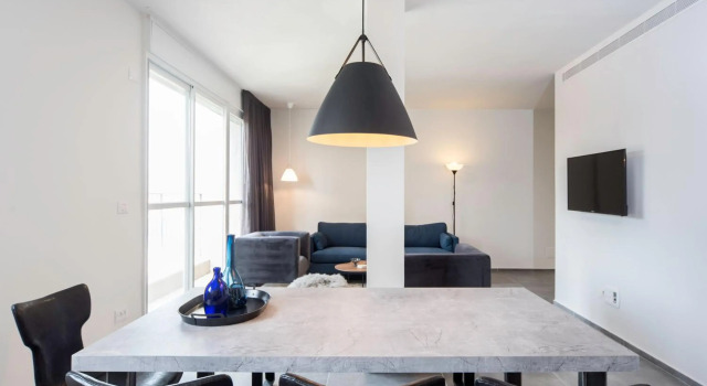 Nice 2Bd W/ Balcony and Private Parking by Sea N' Rent, Prenota Hotel Ramat HaSharon Center District Israel