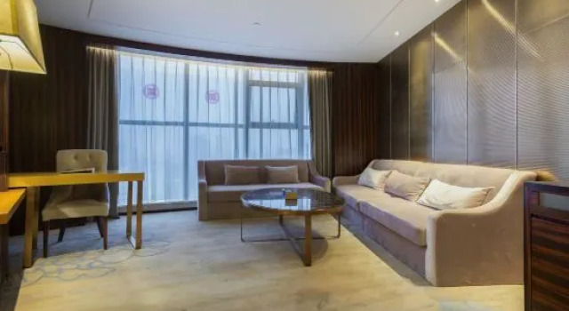 Двухместный люкс Deluxe с видом на город Tianlun Huangchao International Hotel(Chibi North Railway Station)