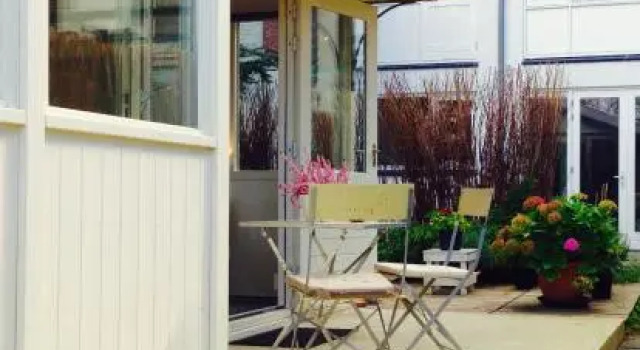 Tiny House Madame Jeanette nabij centrum en zee, Забронировать Отель Отели Норда 3 звезды, 3*