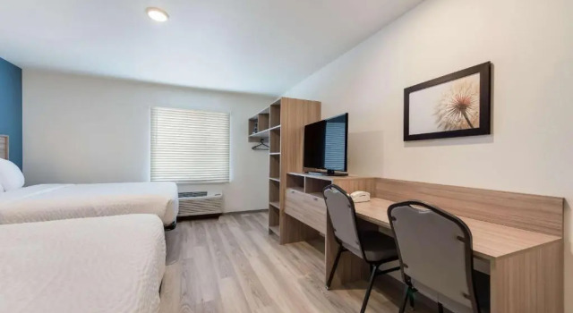 Четырёхместный люкс WoodSpring Suites Meridian