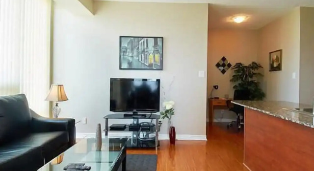Апартаменты Deluxe WhiteHall Suites - Mississauga