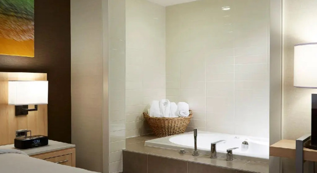 Двухместный номер Standard Delta Hotels by Marriott Prince Edward