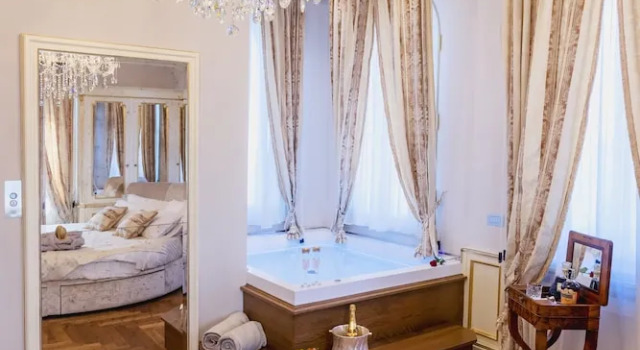 Люкс с красивым видом из окна Villa Valentini Bonaparte