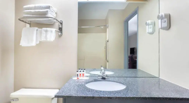 Suite Super 8 by Wyndham Harrison OH