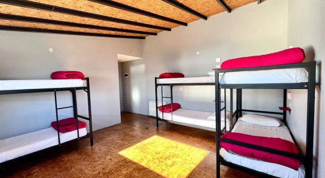 Кровать в общем номере с частичным видом Moving Hostel Travel Bar