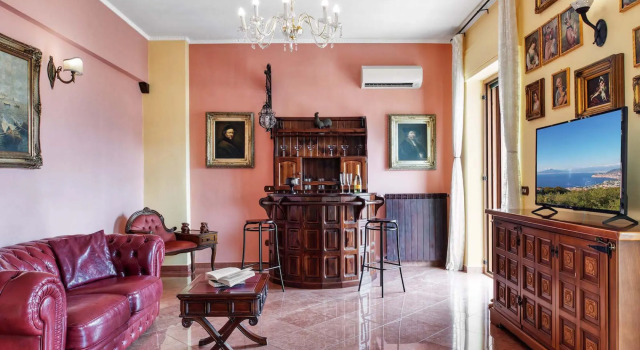 Musica in Sorrento With 3 Bedrooms and 2 Bathrooms, Забронировать Отель Отели Сорренто с парковкой, рядом с St.Francis Church and Convent, Парковка