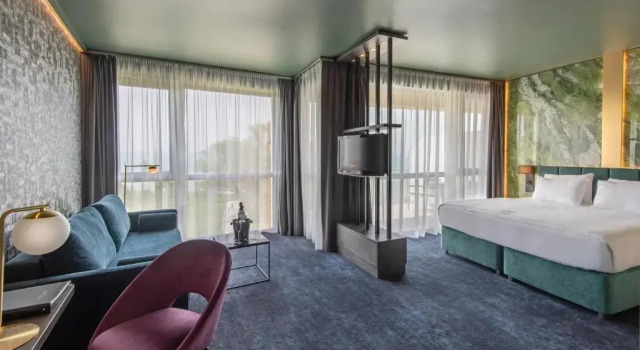 Полулюкс Hotel Azur Premium