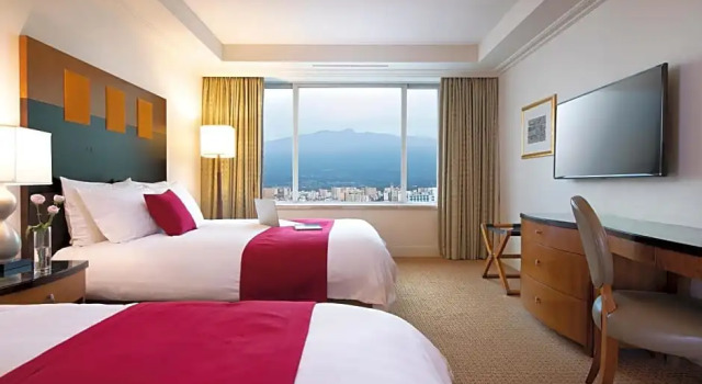 Трёхместный номер Standard с видом на горы Ramada Plaza Jeju