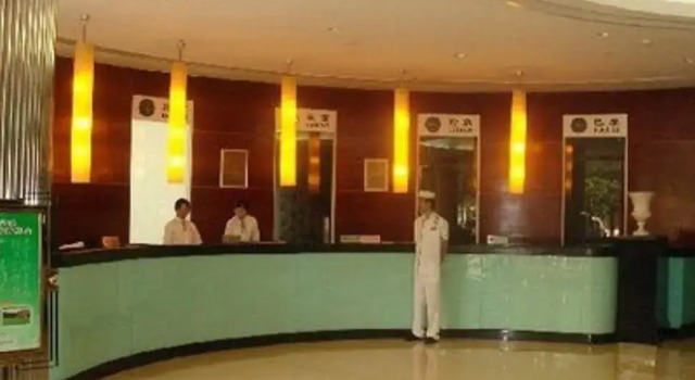 Nanhai Oil Hotel, Rezerwuj Hotel Hotele w Zhuhai z parkingiem, Parking