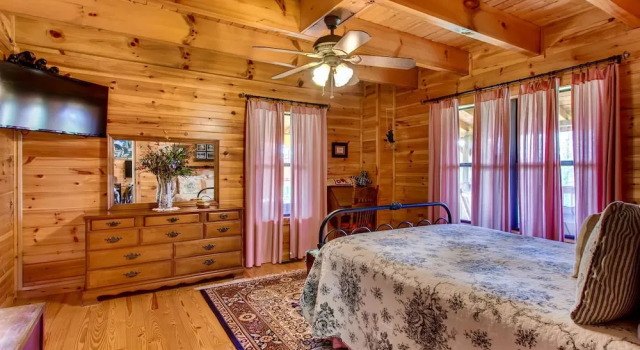 Four Bears Barn 2 Bedrooms 2 Bathrooms Cabin