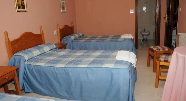 Hostal La Torre II, Забронировать Отель Пуэнте-де-Доминго-Флорес El Bierzo