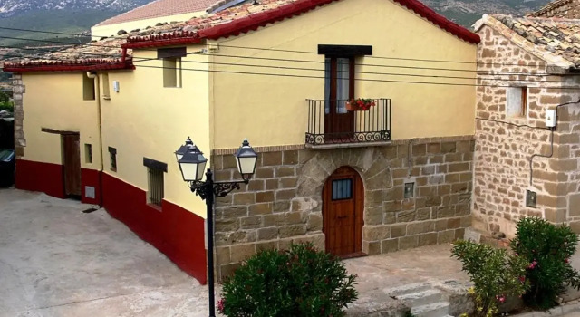 Casa Rural Casa Lino, Book Hotel Hotels in Aragon with Parking, Parking