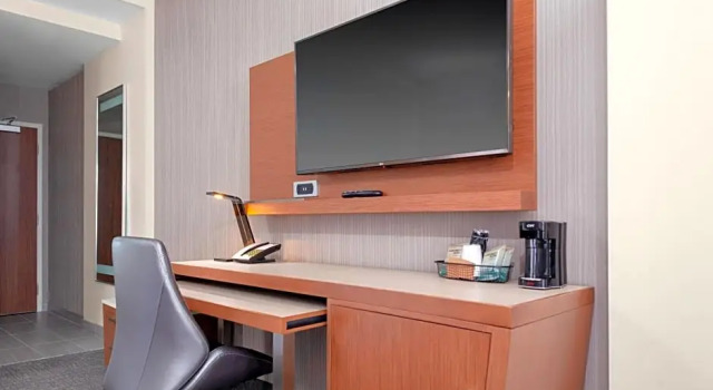 Четырёхместный номер Standard Courtyard by Marriott DeLand Historic Downtown
