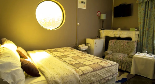 Vhavenda Hills Bed & Breakfast, Prenota Hotel Soweto Gauteng