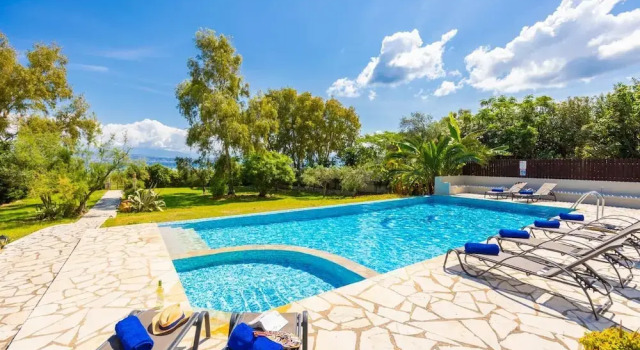 Ormos Beach House in Apraos, Забронировать Вилла  
