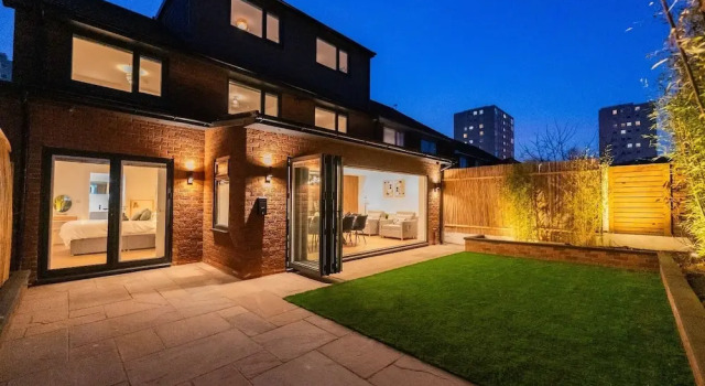 Luxury 8 Bed Home Manchester