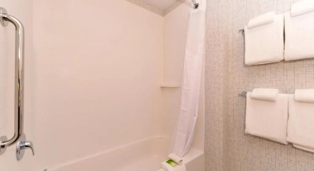 Четырёхместный номер Standard Holiday Inn Express & Suites Salem by IHG
