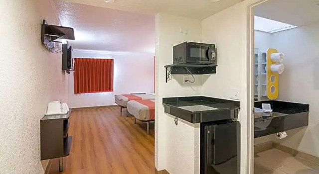 Четырёхместный номер Standard Motel 6-Tampa, FL - Fairgrounds