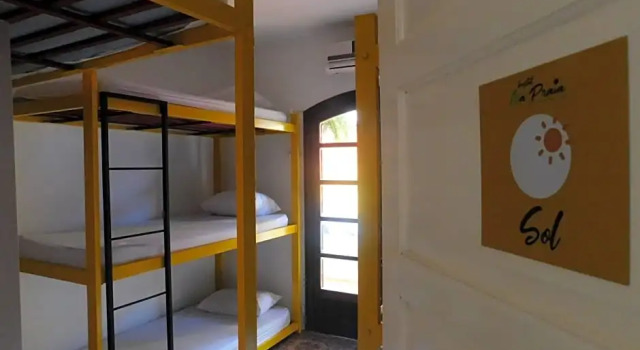 Na Praia Family Hostel & Coworking