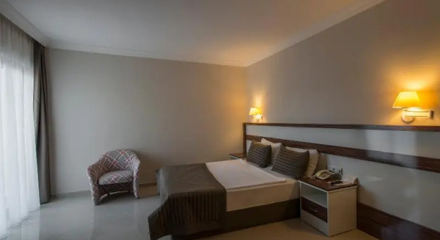 Трёхместный номер Standard с балконом и с красивым видом из окна Le Monde Beach Resort & Spa
