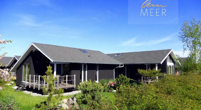 Коттедж Schwarzes Holzferienhaus mit Sauna -- L I E B L I N G S P L A T Z -- an der Ostsee, Zierow bei Wismar, Strand 500m, alles inklusive