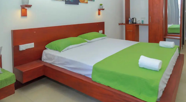 Travellers Hotel Hikkaduwa, Забронировать Отель Отели Округа Галле 3 звезды, 3*