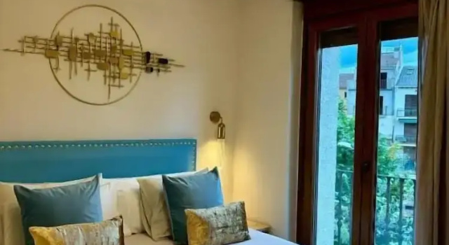 Двухместный номер Deluxe с балконом и с видом на город Hostal Boutique La Canonja