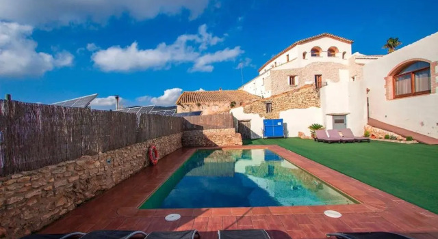 Вилла Catalunya Casas Captivating Villa in the Vineyard close to Sitges