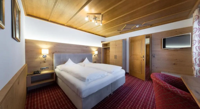 Семейный номер Standard с балконом Hotel Tirolerhof 4 Sterne Superior