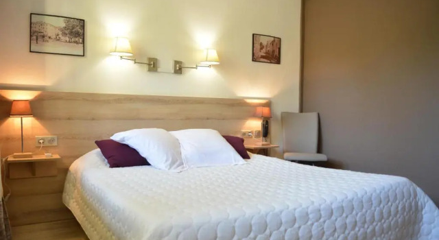 Номер Economy Hôtel le Grillon