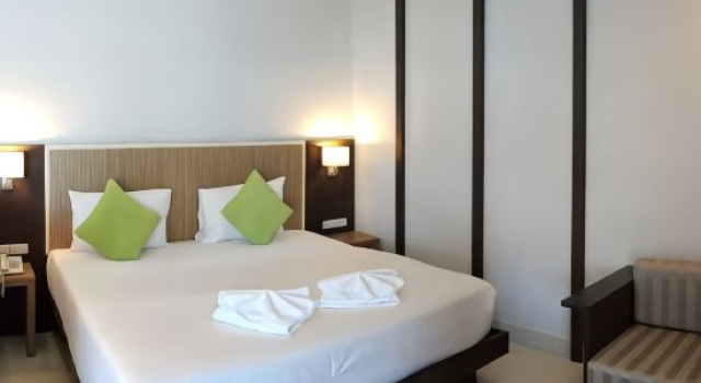 Полулюкс April Suites